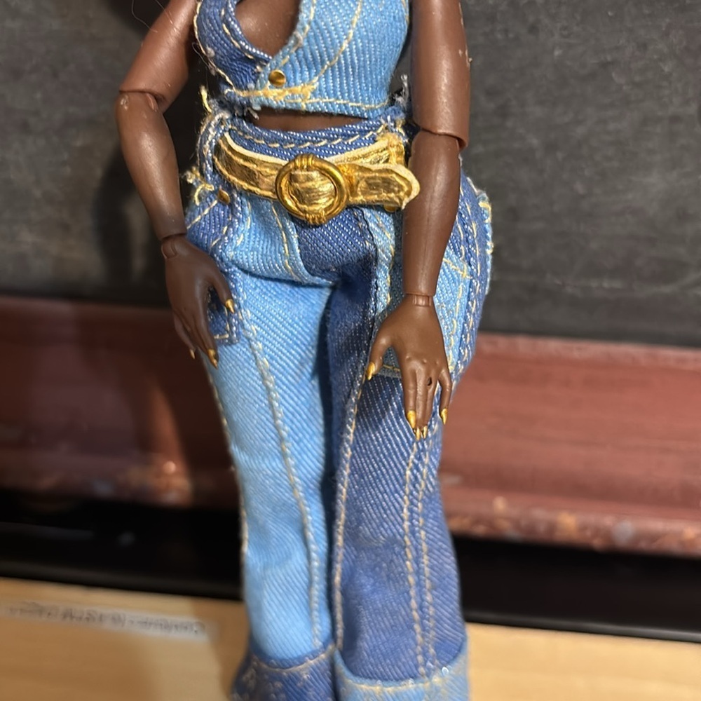 LOL  Doll with Curly Hair and Denim Outfit - Picture 4 of 4